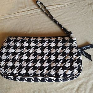 Vera Bradley Black/White Houndstooth Clutch/Writstlet